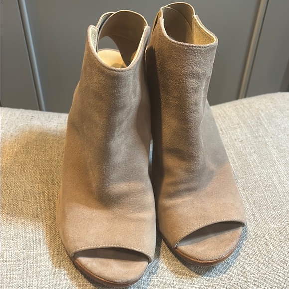Stuart weitzman Tan Suede Peep-Toe Heeled Booties 7M - Picture 2 of 8